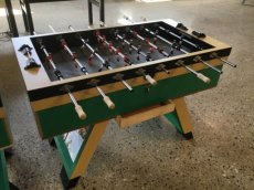 2.0127 (ref 2.0127) 2de hands groene tafelvoetbal Jupiter 6*