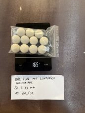 zz.0147 zz.0147 NEW OLD STOCK 11 gesableerde kurken ballen (90's)