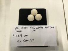 zz.0148 zz.0148 NEW OLD STOCK 3 gesableerde kurken ballen (90's)